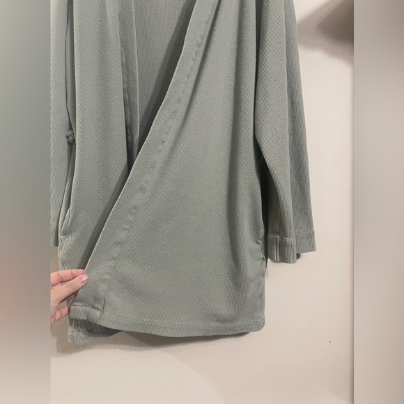 SKIMS Sage Green Brushed Micro Waffle Knit Robe - Picture 5 of 7